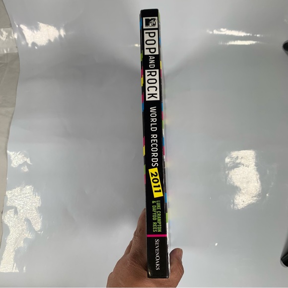 MTV Pop and Rock World Records 2011 Hardbound byLuke Crampton & Dafydd Rees - Picture 3 of 9